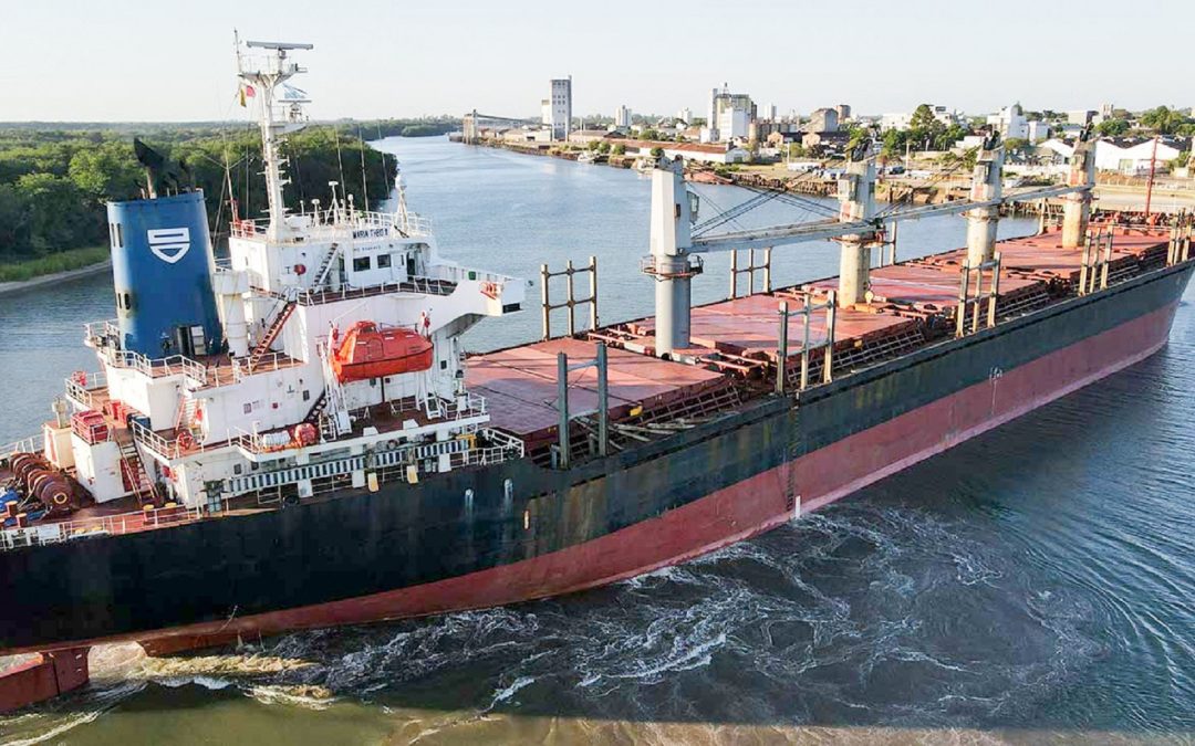 Los puertos entrerrianos cargan y exportan en forma simultánea