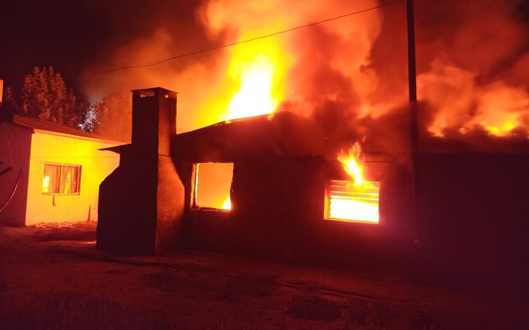 Voraz incendio destruyó una vivienda en Chajarí