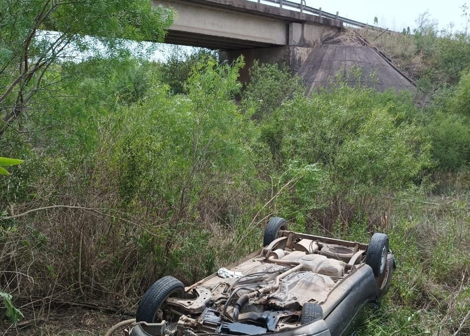 Tremendo accidente frente a Col. Alemana: Auto conducido por un chajariense cayó al vacío desde un puente