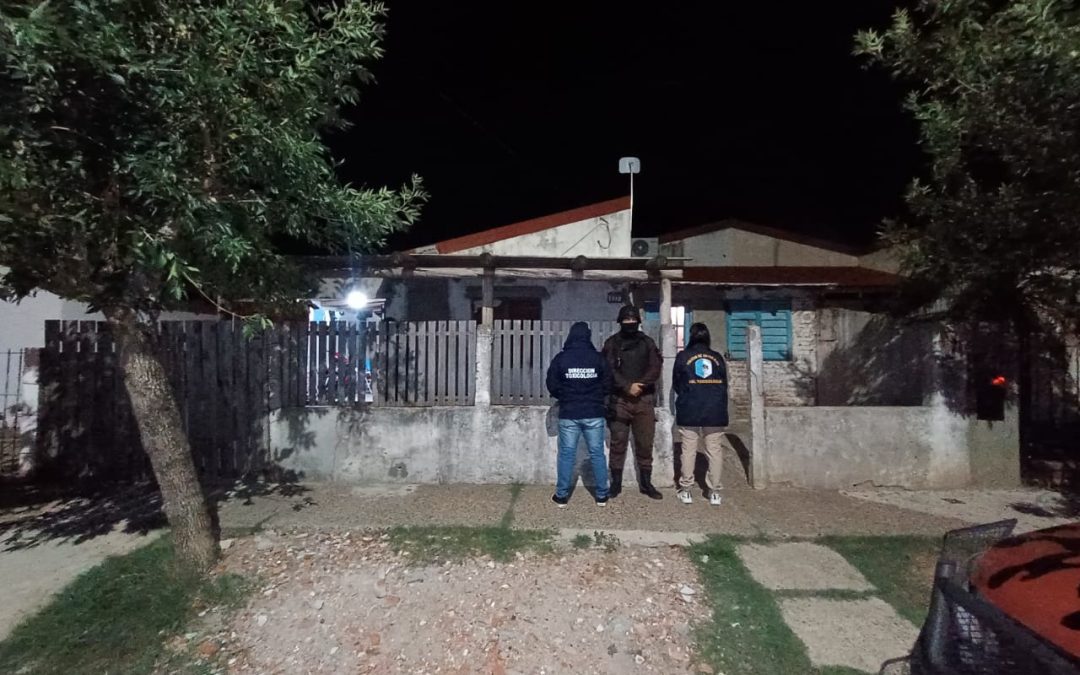 Narcomenudeo en Federación: detienen a dos hombres y secuestran estupefacientes en dos allanamientos