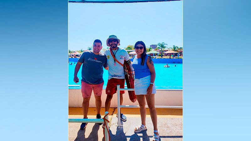 Recién casados perdieron la alianza y guardavidas la recuperó: ocurrió en el parque acuático de Federación