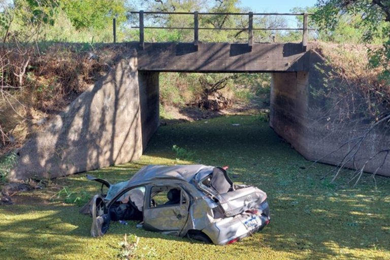 Un hombre falleció tras caer con su auto desde un puente en la Ruta 1
