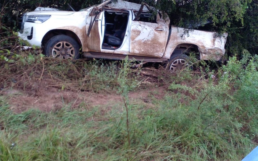 Conductor quedó atrapado dentro de su camioneta tras fuerte choque en zona rural de Villa del Rosario