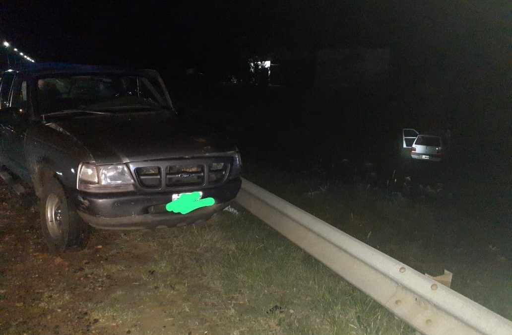 Choque entre un auto y una camioneta en el acceso a Federación: Lesionados leves