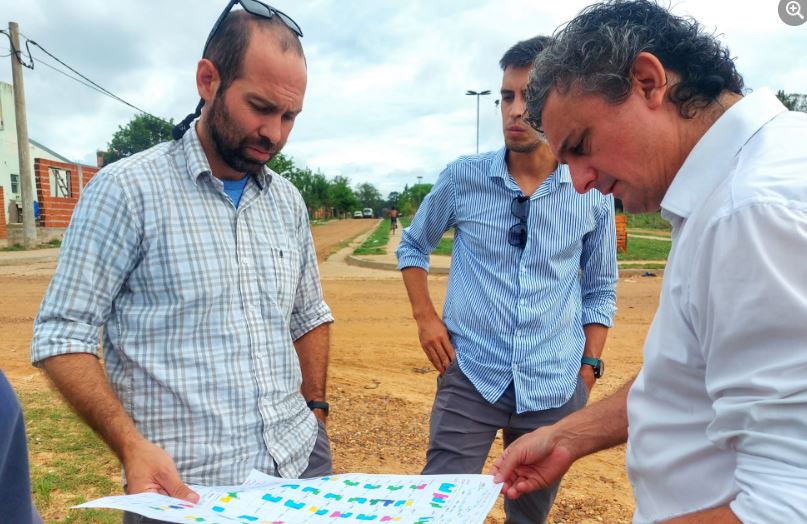 Bravo anunció el inicio de la construcción de viviendas para el traslado definitivo de los pobladores de la antigua Federación
