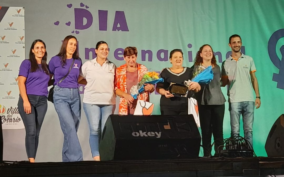 Con espectáculos musicales y muy buen marco de público, Villa del Rosario celebró el Día de la Mujer