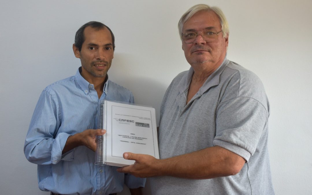 CAFESG entregó un proyecto de cloacas a Pedernal y pronto comenzará la obra de iluminación del acceso a la localidad