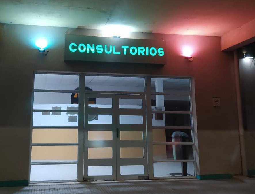 El hospital Santa Rosa se iluminó por el Día Mundial de las Enfermedades Raras