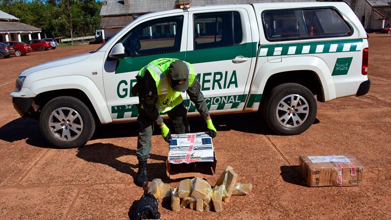 Detienen a sujeto en Entre Ríos que retiró encomienda con 42 kilos de marihuana
