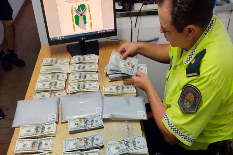 Evadió un control policial porque llevaba una cifra millonaria sin declarar