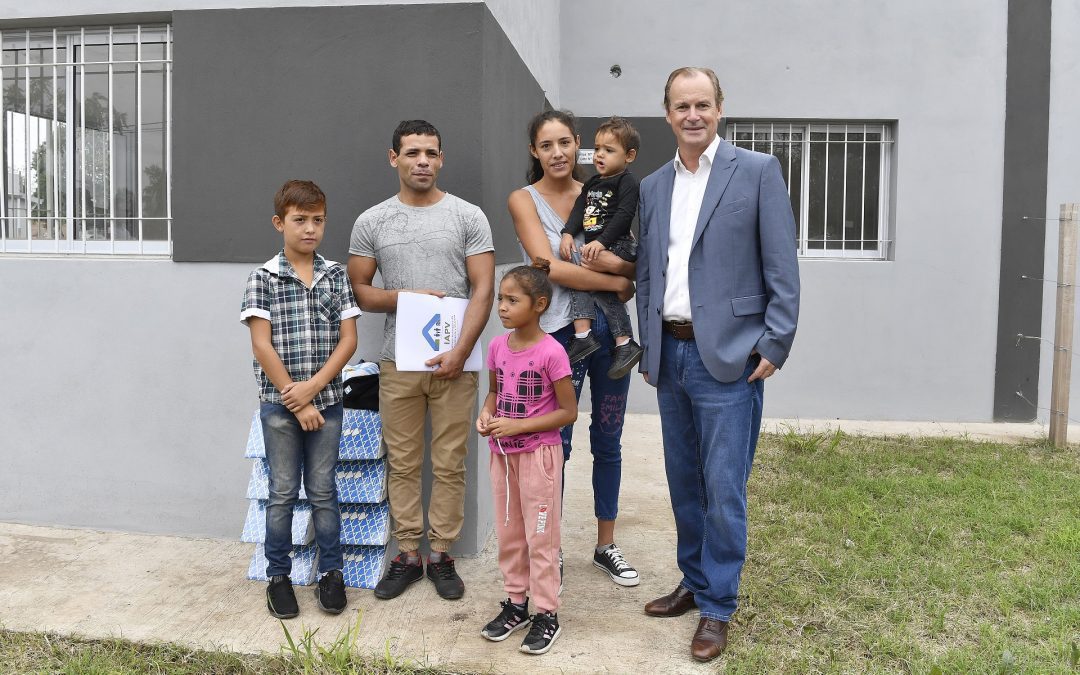 Bordet: “Trabajamos para que cada vez más familias entrerrianas accedan a la casa propia”