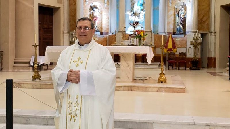 Falleció sacerdote entrerriano tras sufrir una descompensación mientras oficiaba misa: Era párraco de la Basílica Inmaculada