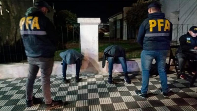 La PFA difundió video de la detención de sujetos que comercializaban droga en Chajarí