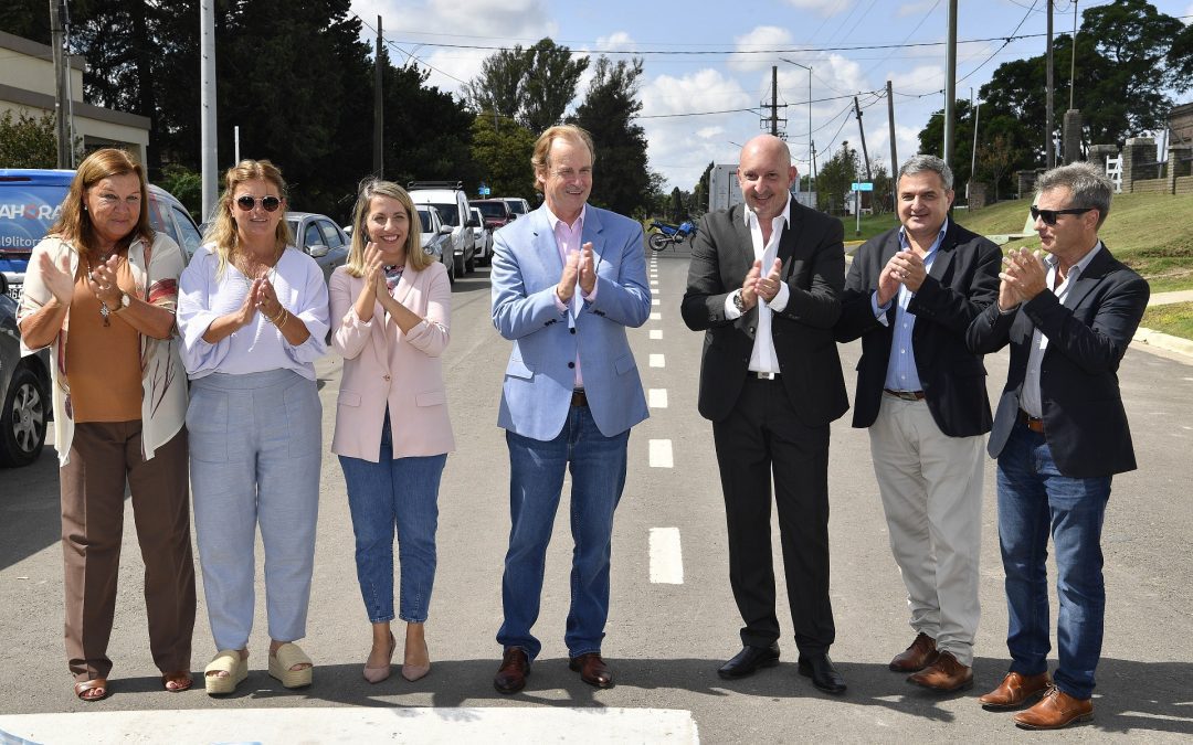 Bordet inauguró obras viales y firmó los contratos para ocho nuevos centros de salud