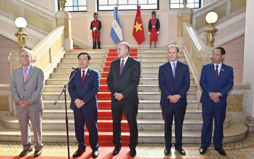 Bordet avanzó con las autoridades de Vietnam para exportar citrus, carne porcina e impulsar la conexión aérea