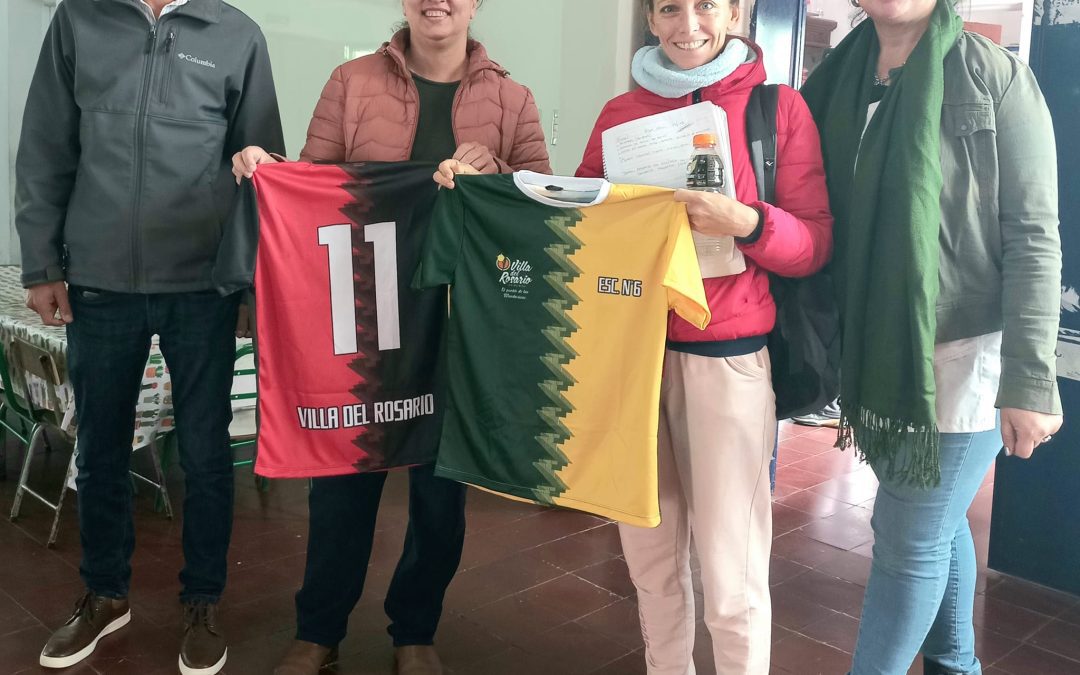 Perini y Cortiana entregaron indumentaria deportiva a la Escuela N° 6 «Granaderos de San Martín»