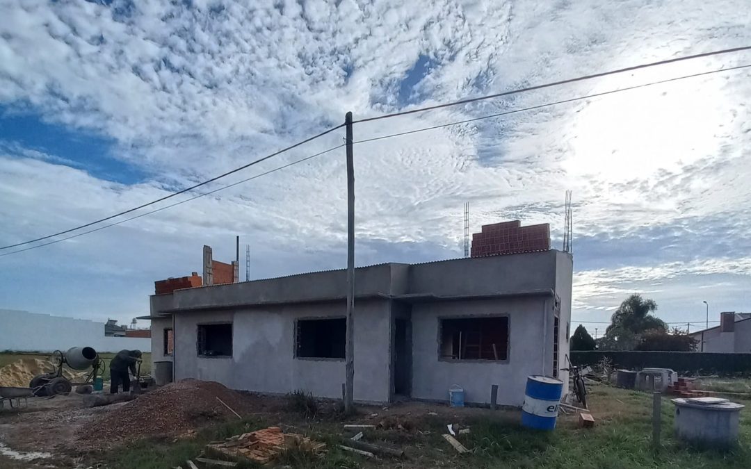 Villa del Rosario: Avanzan la construcción de viviendas municipales y la obra de intervención en Av. 25 de Mayo