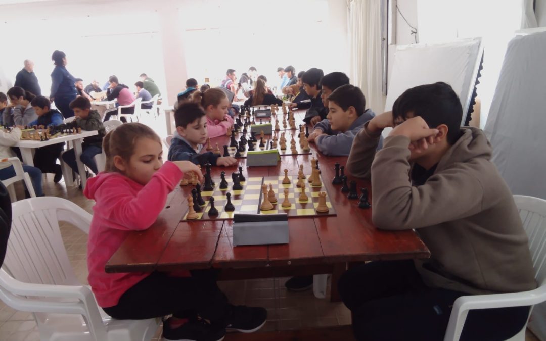 Niños de Villa del Rosario participaron de un torneo de ajedrez en Chajarí