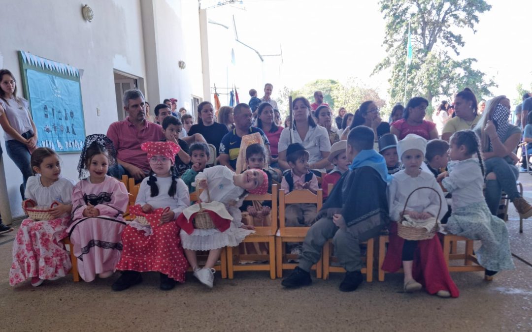 Perini participó de actos por la Revolución de Mayo en instituciones educativas de la localidad