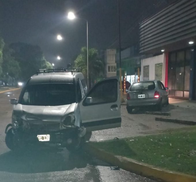Violenta colisión entre dos vehículos en pleno centro de Chajarí