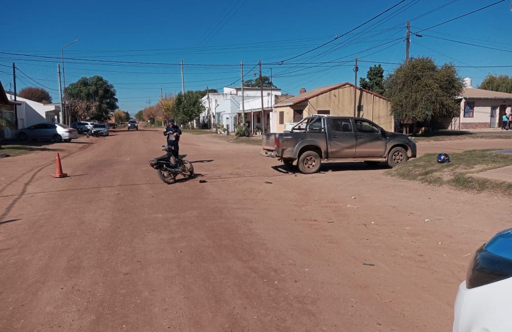 Motociclista resultó lesionado y fue trasladado al hospital tras chocar con una camioneta en Chajarí