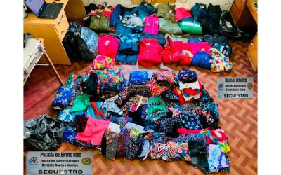 En operativos en Chajarí y Paso de los Libres, la Policía secuestró prendas de vestir robadas en dos comercios