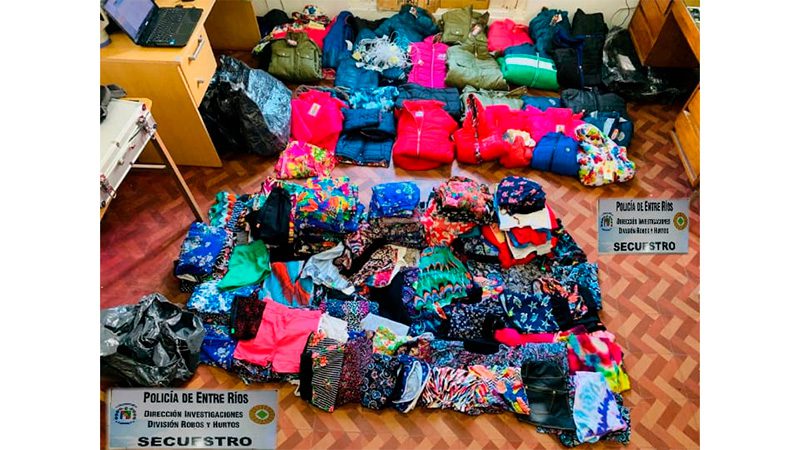 En operativos en Chajarí y Paso de los Libres, la Policía secuestró prendas de vestir robadas en dos comercios