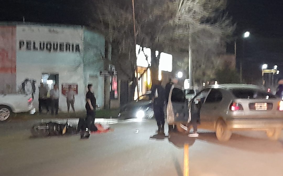 Fuerte choque entre una moto y un auto en Chajarí: Dos mujeres lesionadas