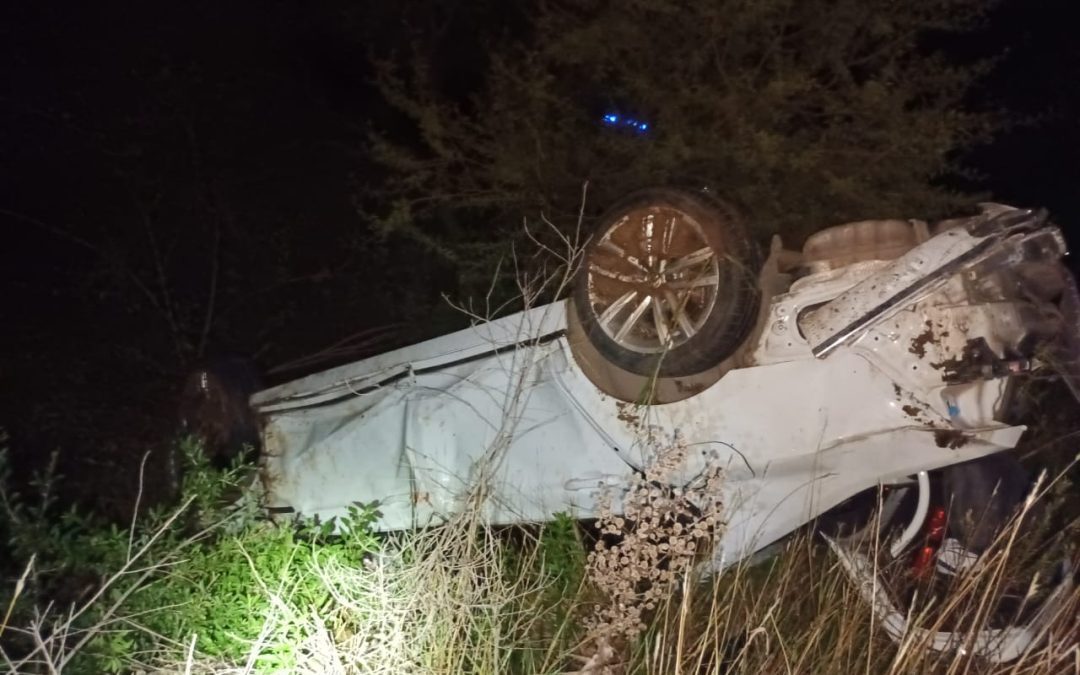Autovía 14: Volcó con su auto cerca de Chajarí y fue auxiliado por otro conductor