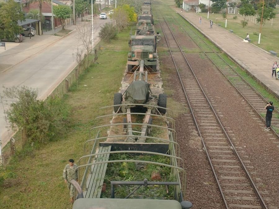 Chajarí: Gran despliegue ferroviario de artillería y vehículos militares desde Tala hasta Monte Caseros