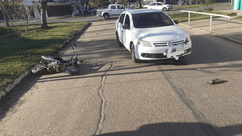 Motociclista fue hospitalizada tras chocar con un auto en Chajarí