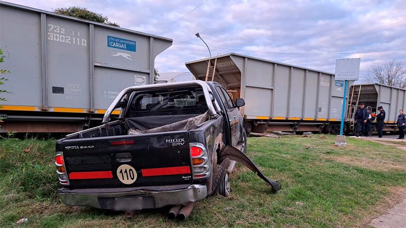 Insólito: Otra camioneta chocó al tren que había sido impactado durante la madrugada
