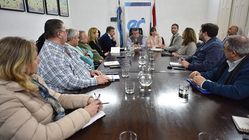 Paritaria salarial: docentes y estatales vuelven a reunirse hoy con el gobierno