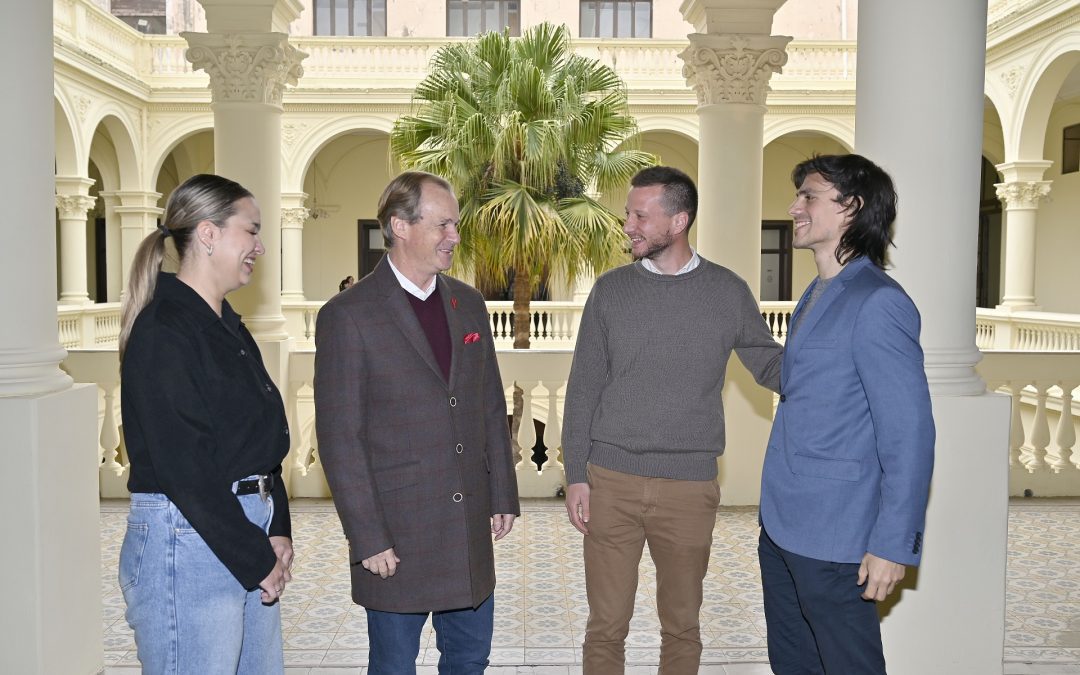 Bordet recibió a jóvenes entrerrianos que se formarán en el exterior para aplicar sus conocimientos en la provincia