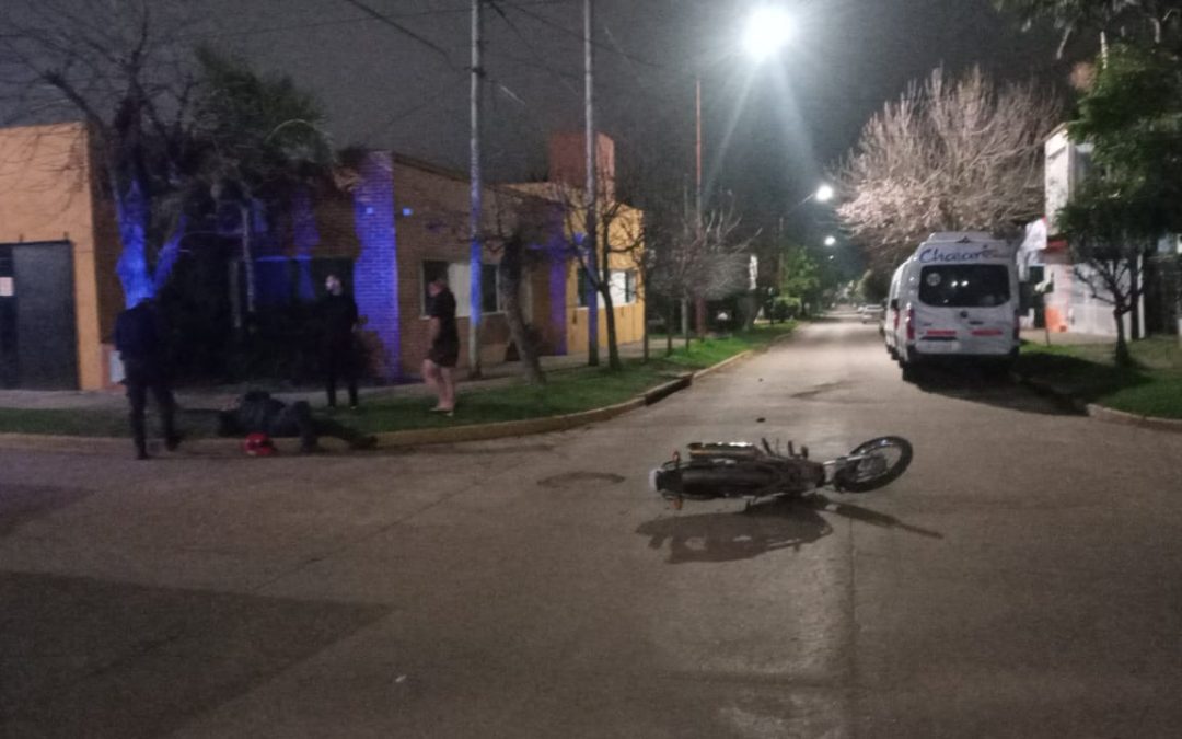 Conductor se dio a la fuga tras chocar con una moto en Chajarí: un lesionado grave