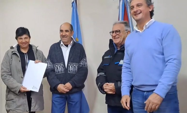 Entregaron aportes económicos a dos clubes de Federación