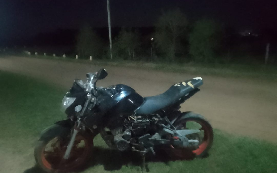 Un hombre perdió el control de su moto, cayó al suelo y fue trasladado al hospital en Chajarí