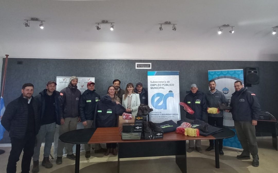 Con la presencia de funcionarios provinciales, entregaron equipamiento de trabajo a empleados municipales de Villa del Rosario