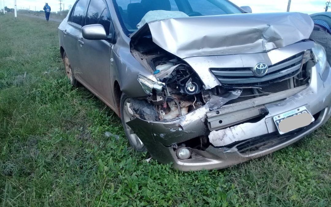 Dos autos chocaron en la Ruta 2: iban en la misma dirección