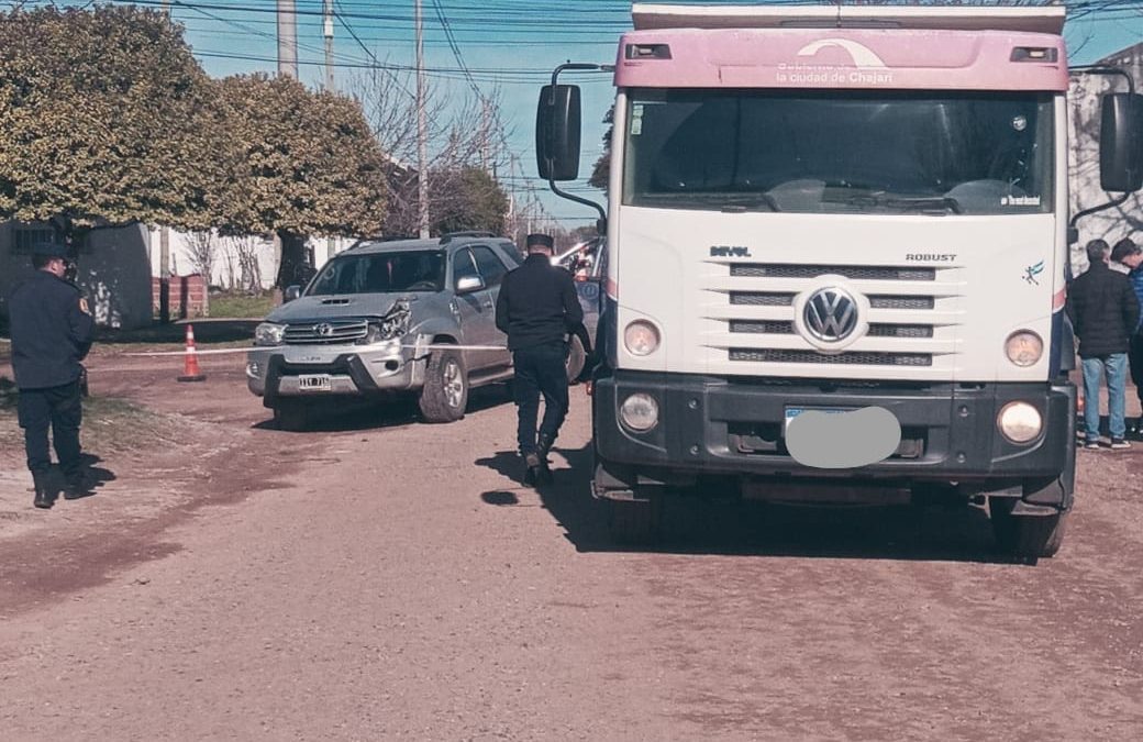 Un camión de la Municipalidad de Chajarí protagonizó un choque con una camioneta
