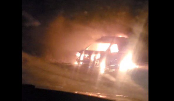 Un vehículo se incendió en la ruta provincial 2, cerca de Los Conquistadores