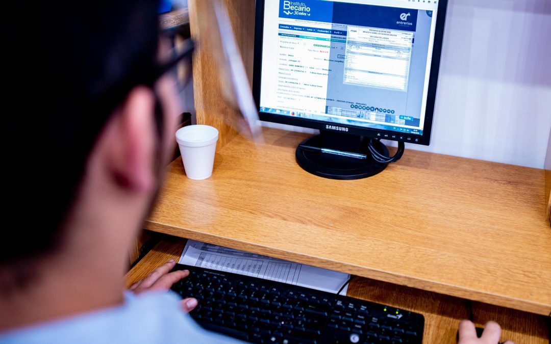Con un nuevo aumento, se inicia este miércoles el pago de becas a estudiantes secundarios