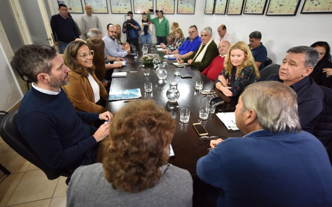 La provincia y los gremios docentes acordaron propuesta salarial para julio y agosto
