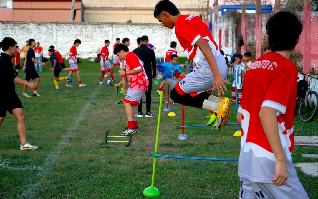 Más de 800 niños participan de los espacios de práctica de Salto Grande y la Liga Concordiense de Fútbol