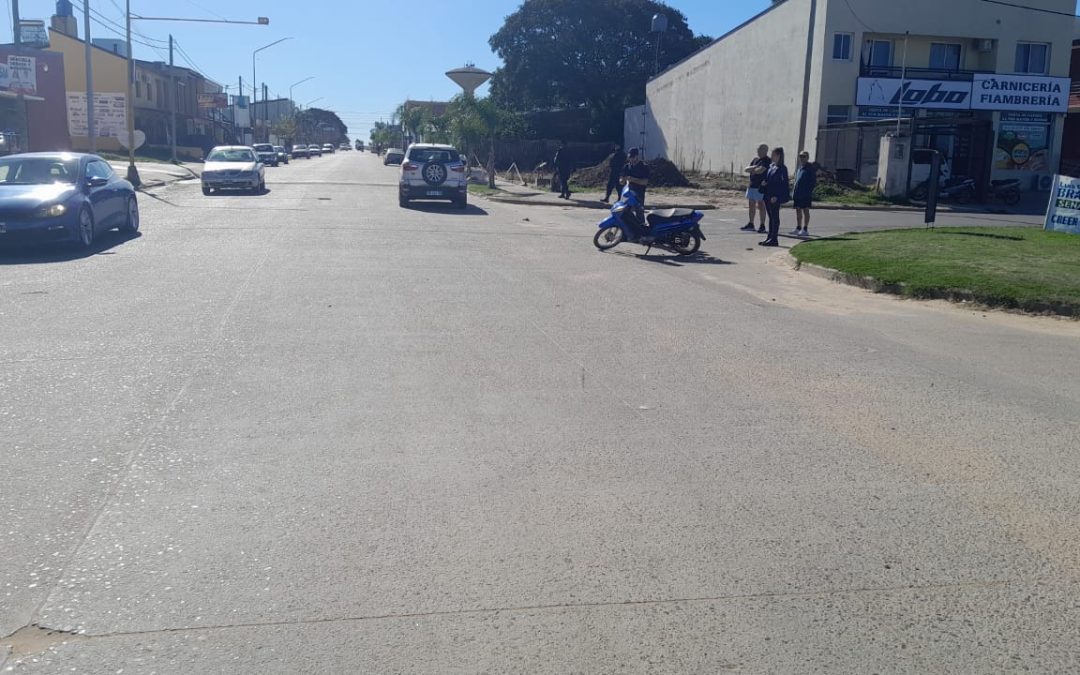 Moto con tres ocupantes, entre ellos un bebé, protagonizó un choque en Federación: Hay menores lesionados