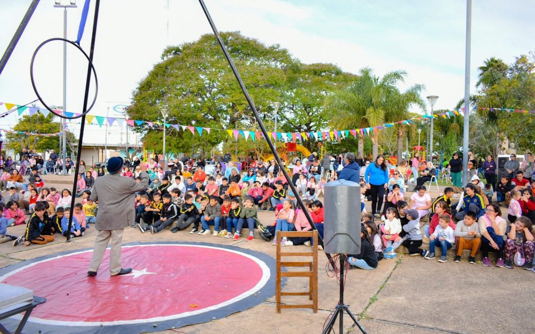 Con diversas actividades y muchos sorteos, niños y niñas festejaron su día en Santa Ana