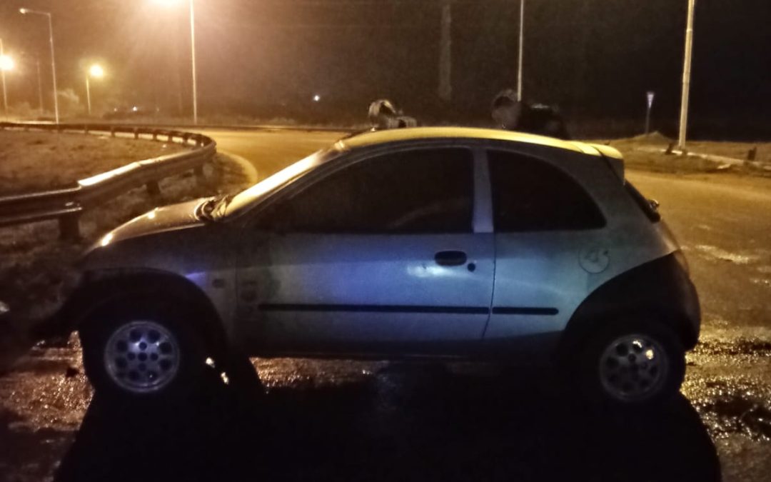 Autovía 14: Un auto despistó y chocó contra el guardarrail en la rotonda de Chajarí