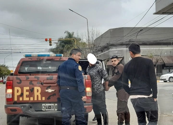 Detienen a presunto delincuente en pleno centro de Chajarí