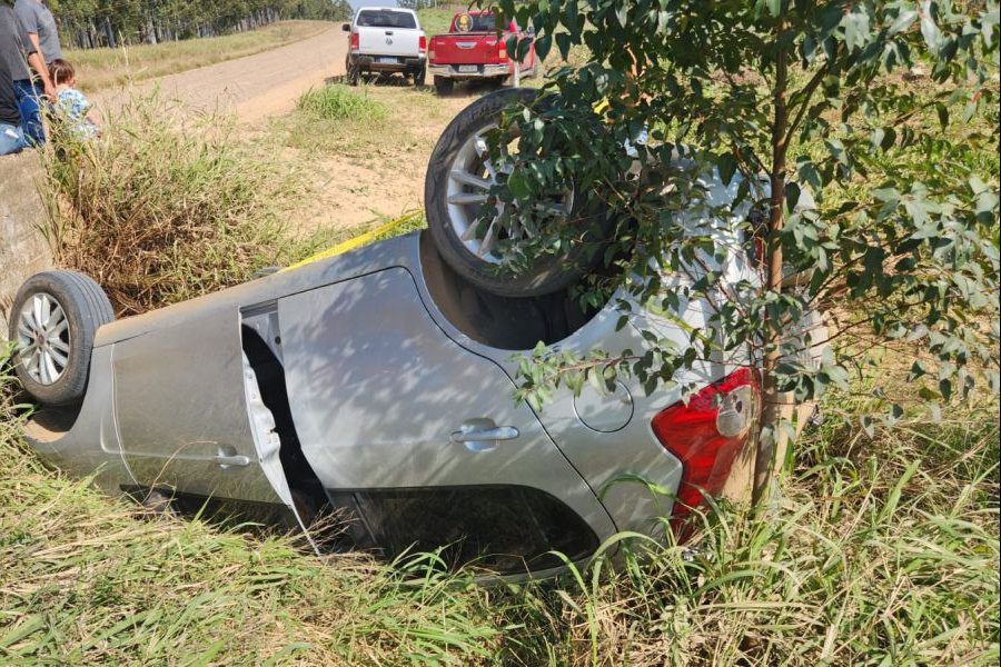 Chajarí: conductora perdió el control de su auto y volcó en una alcantarilla