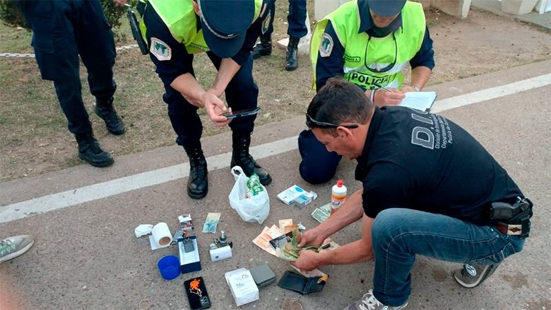 Estafas en Mocoretá: hallaron $70.000 y otros elementos en un auto secuestrado en el Túnel Subfluvial